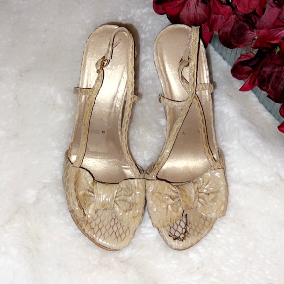 STUART WEITZMAN Snake Skin Bow Wedge Sandal - Picture 3 of 9